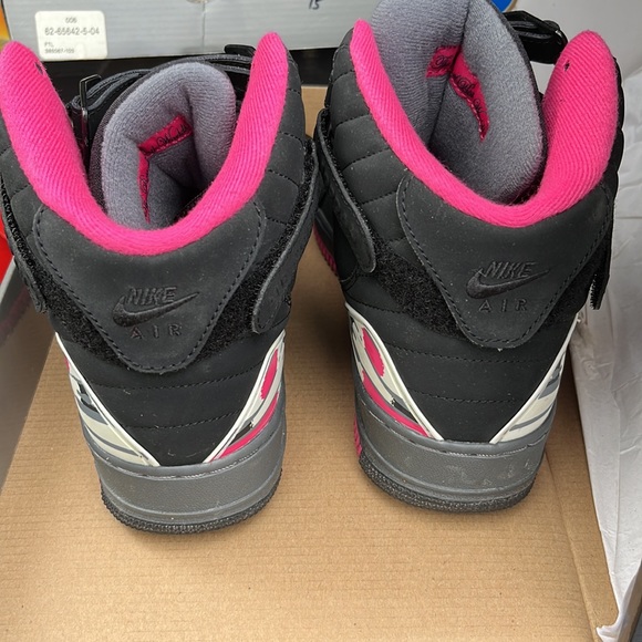 Sneakers - Picture 4 of 5